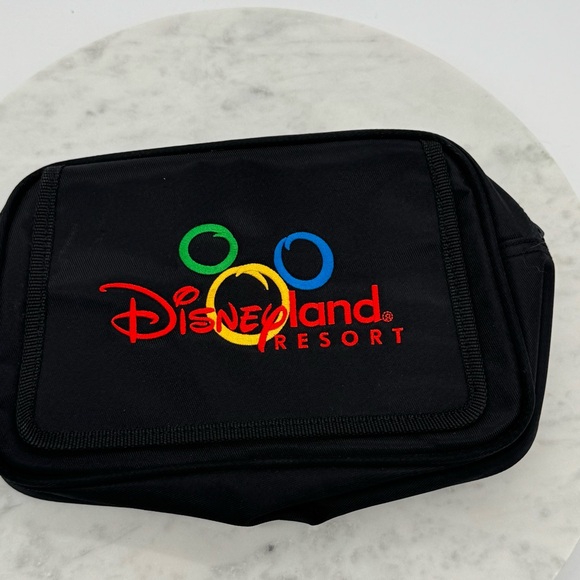 NWOT Black Disneyland‎ Resort Buckle Fanny Pack Disney Parks Exclusive - Picture 6 of 10